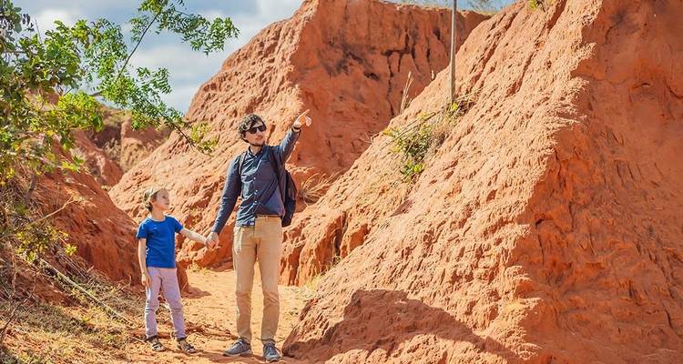 Uluru & Kings Canyon Family Adventure (4 Days) - Intrepid Travel 9