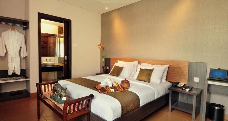 Comfortable hotel room with a double bed and stylish decor.