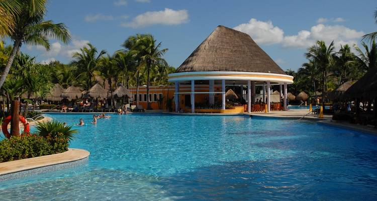 Cancún Escape: Beaches, Cenotes, & Crystal-Clear Water - G Adventures 3