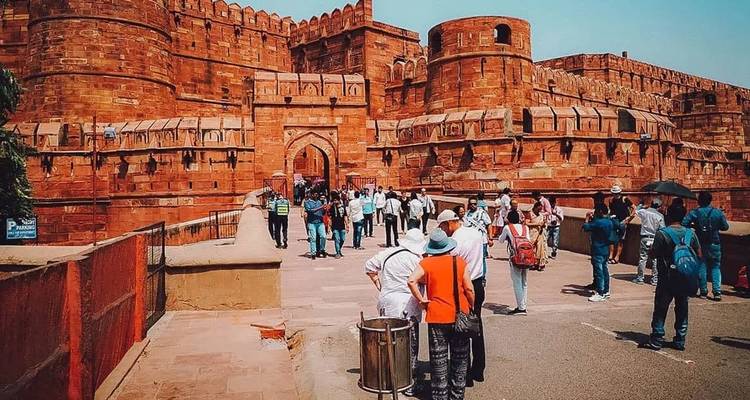 Tourists in front of the Red Fort entrance.