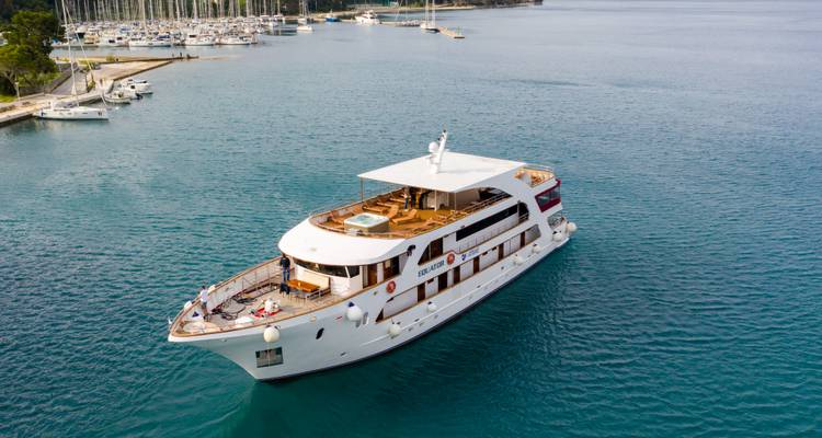 Crucero de ida y vuelta Trogir - Zadar - Trogir, MS Equator - Kompas 4
