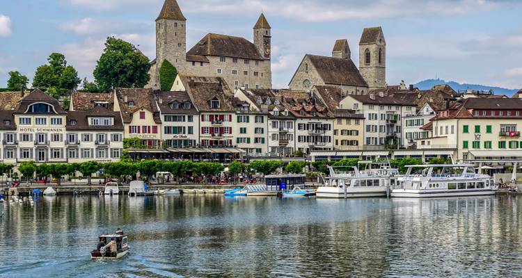 Ville historique avec lac et château à Rapperswil
