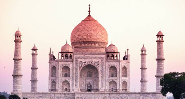 Iconic view of the Taj Mahal at sunset.