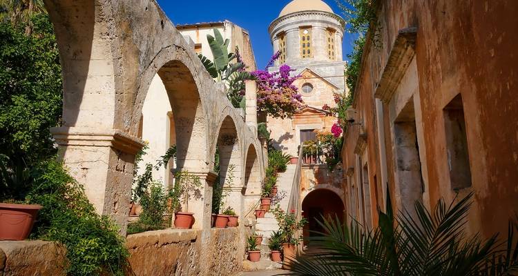 Circuit de 11 jours sur les îles de Santorin, Crète et Rhodes avec croisière privée au cap Sounio - Private Tours Greece 6