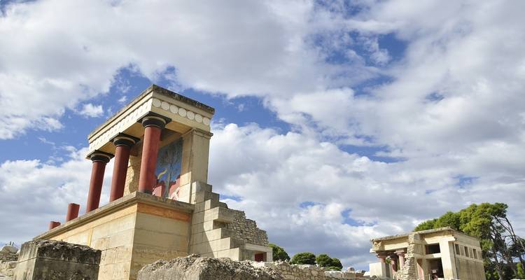 Circuit de 11 jours sur les îles de Santorin, Crète et Rhodes avec croisière privée au cap Sounio - Private Tours Greece 9