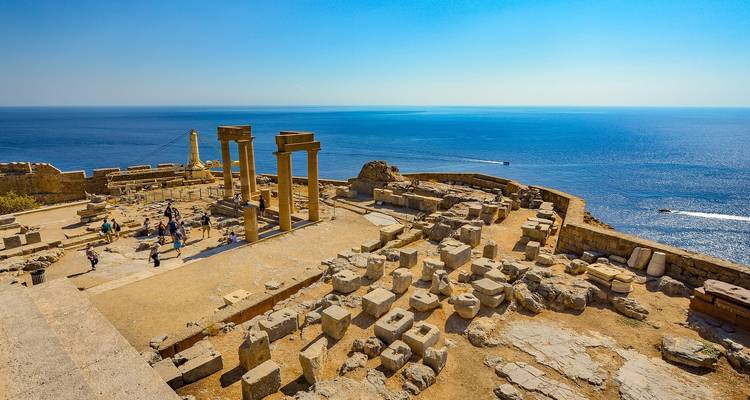 Circuit de 11 jours sur les îles de Santorin, Crète et Rhodes avec croisière privée au cap Sounio - Private Tours Greece 1