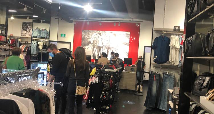 Vancouver Branded Shopping Tour Private - Globalduniya 2