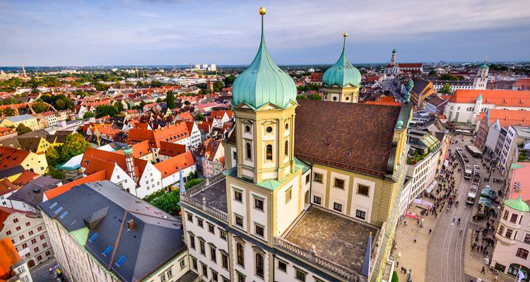 Augsburgs Skyline mit ihren historischen Kirchtürmen.