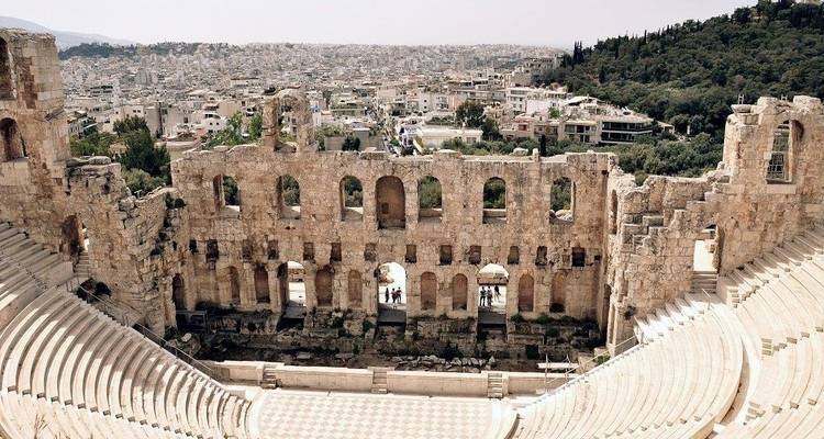 Odeon van Herodes Atticus met een panoramisch uitzicht op Athene.