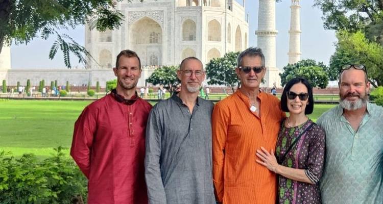 Excursión al Amanecer del Taj Mahal con Elefante Wildlife SOS desde Delhi - Travel Creators Of India 6