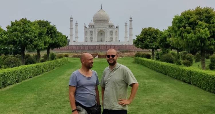 Excursión al Amanecer del Taj Mahal con Elefante Wildlife SOS desde Delhi - Travel Creators Of India 7