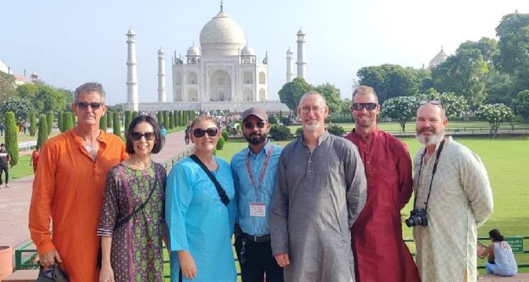 Excursión al Amanecer del Taj Mahal con Elefante Wildlife SOS desde Delhi - Travel Creators Of India 8