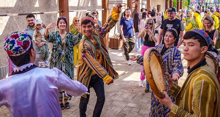 Viaje familiar privado a medida a Uzbekistán, con salida diaria - Agate Travel 1