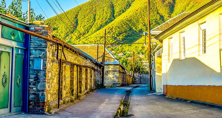 Circuit sur mesure en Azerbaïdjan pour les familles, départ quotidien et voiture privée - Agate Travel 4