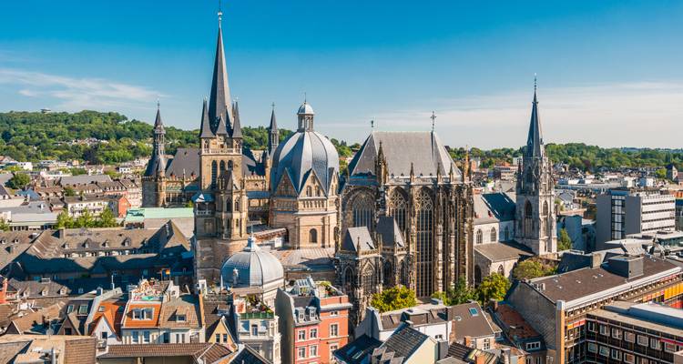 Panorama von Aachen, Deutschland mit dem Aachener Domkomplex.