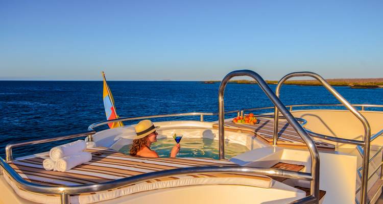 Catamarán Treasure - crucero por las Galápagos - Cami Adventures 2