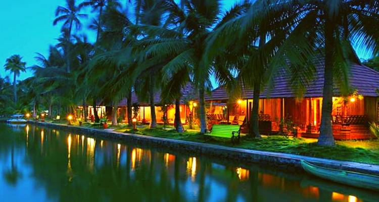 Un circuito privado de lujo a los Remansos de Kerala, la Plantación de té y Especias, el Santuario de la fauna - desde Bombay con vuelos: Kumarakom, Munnar, Thekkady y Periyar - Adreva Trotter Pvt Ltd 6