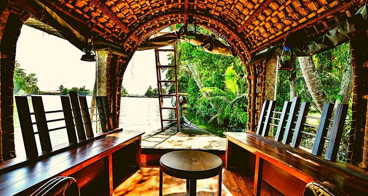 Un circuito privado de lujo a los Remansos de Kerala, la Plantación de té y Especias, el Santuario de la fauna - desde Bombay con vuelos: Kumarakom, Munnar, Thekkady y Periyar - Adreva Trotter Pvt Ltd 9