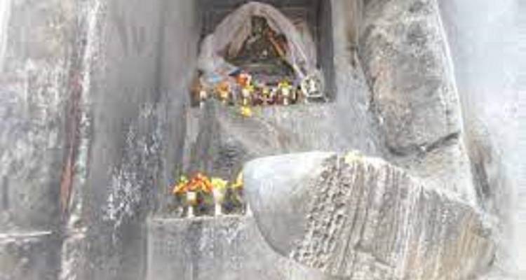 Cueva de meditación de Guru Rimpoche en Jeep - Amazing Authentic Treks  6