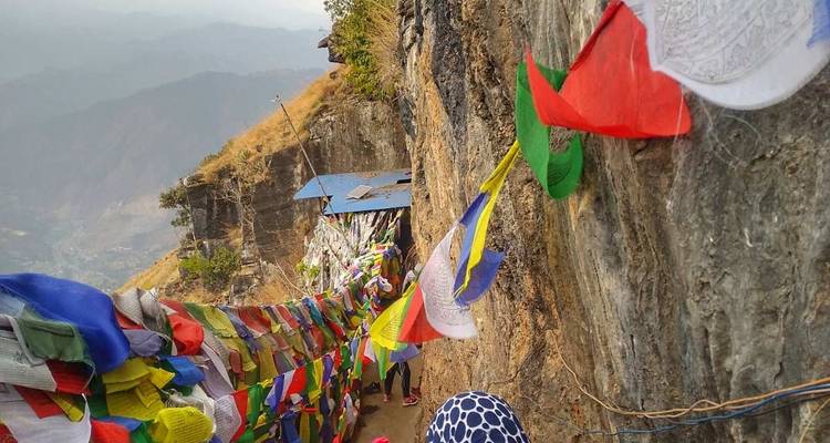 Cueva de meditación de Guru Rimpoche en Jeep - Amazing Authentic Treks  10