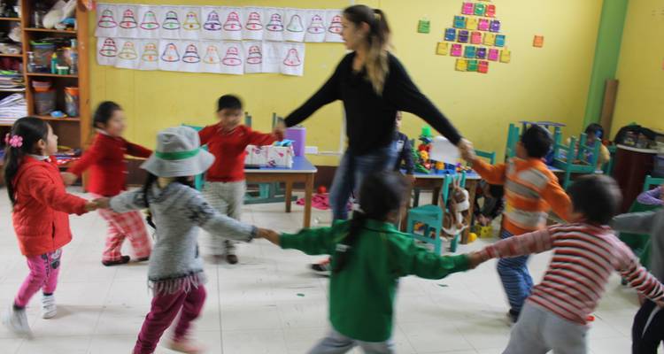 Programa de voluntariado para el cuidado de niños en Cusco - PVTravels 1