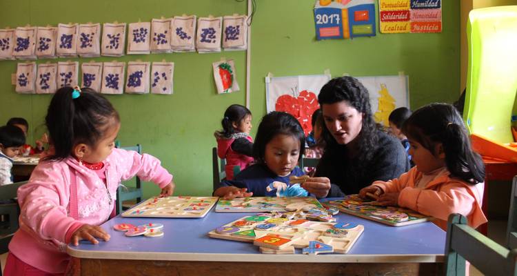 Programa de voluntariado para el cuidado de niños en Cusco - PVTravels 7