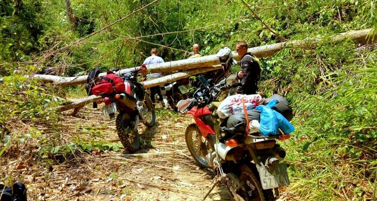 Circuit spectaculaire en moto dans le nord du Vietnam vers Ha Giang, le lac Ba Be et Bao Lac à Cao Bang - DNQ Travel 9