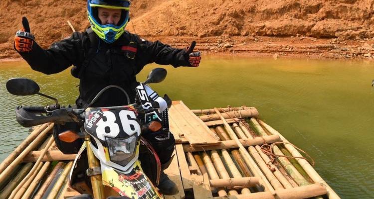 Increíble excursión en moto por Vietnam a los lagos Thac Ba y Ba Be - DNQ Travel 4