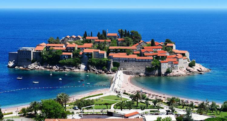 MONTENEGRO:  SEA - MOUNTAINS - LAKES - Next Travel  10