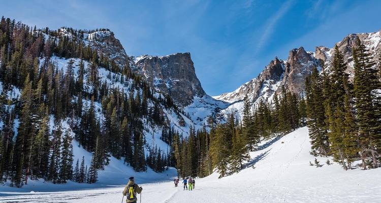 Treks hivernales et raquettes dans le parc national des Rocheuses - Intrepid Travel 1