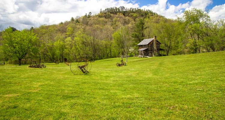 Nashville & the Smoky Mountains Holiday featuring Gatlinburg & Asheville (Nashville, TN to Asheville, NC) - Collette 7