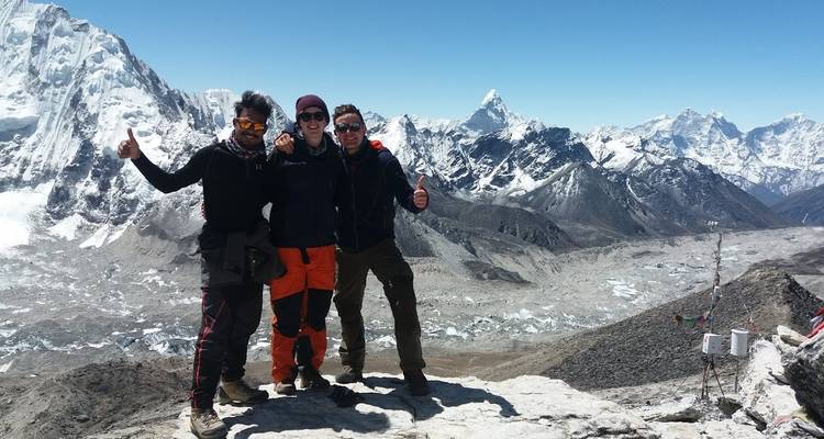 Itinerario y coste de la ruta de 14 días por el campamento base del Everest - Sherpa Expedition Teams 3