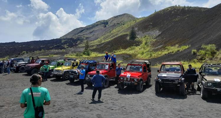 Excursion privée en jeep au lever du soleil sur le mont Batur et aventure dans la lave noire - Krisna Bali Trekking 3