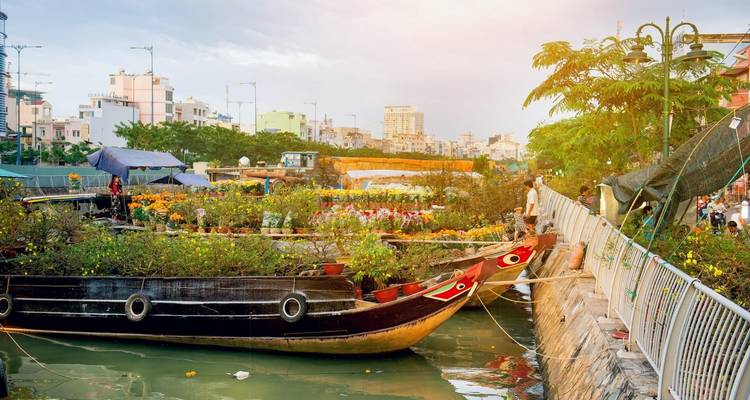 11 Day Vietnam Historic Cities and Halong Bay Cruising with Kayaking - LVP Travel 2