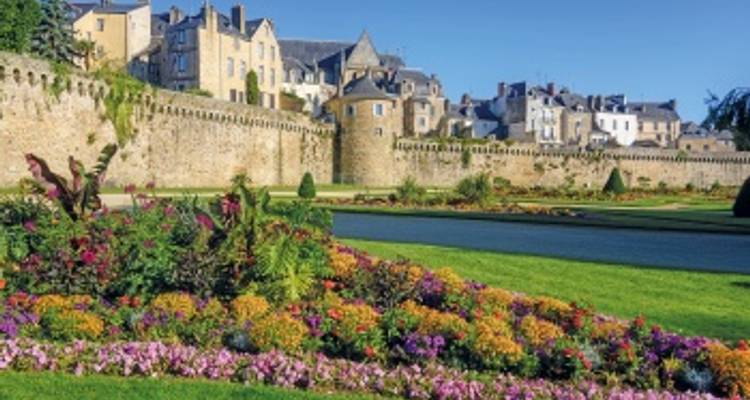 La bella Bretaña y la opulencia real en el Loira - CroisiEurope River Cruises 2