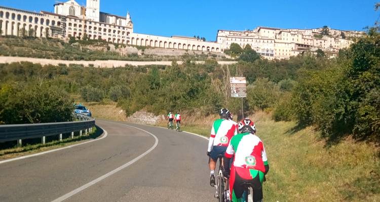 Ruta ciclista de lujo de costa a costa de Italia - Road Bike Tours Italy 4