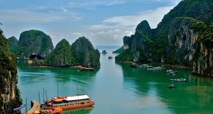 Discover Vietnam - Top Highlight must -see destinations / Hanoi - Halong Bay -Hoa Lu-Tam Coc - Ho Chi Minh - Mekong Delta - Cu Chi tunnels - LVP Travel 8