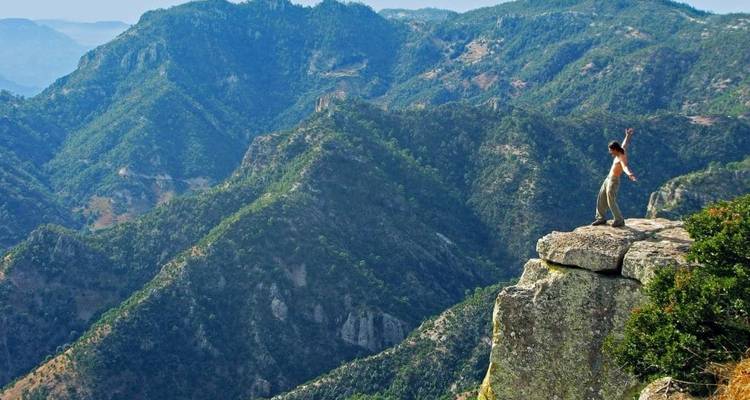 Circuit du Canyon du Cuivre en train : Découvrez l'aventure et admirez les paysages des canyons. - Vibe Adventures 1