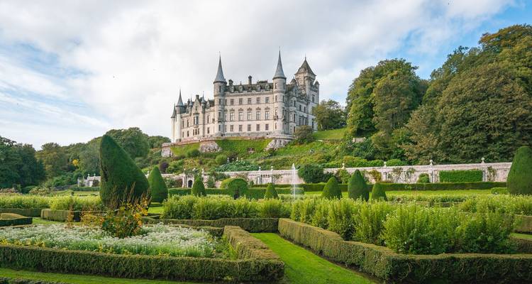 Château de Dunrobin avec jardins à la française.