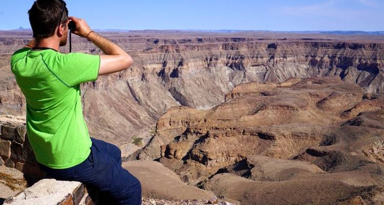 Person observing the Fish River Canyon with binoculars.