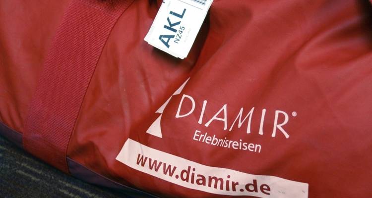 Bagagetas met 'Diamir' branding en een Auckland-label.