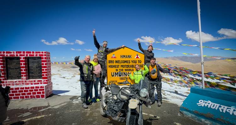 Groupe au sommet du col de Khardung La.