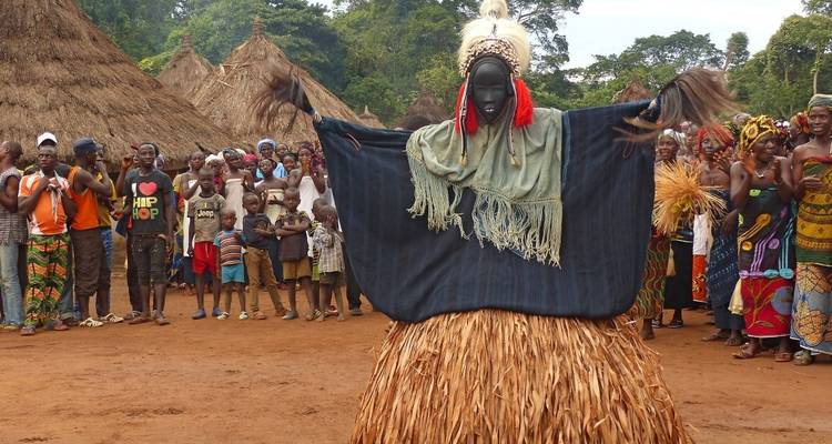 Masques dansants, guérisseurs animistes et rois traditionnels - DIAMIR Erlebnisreisen 7