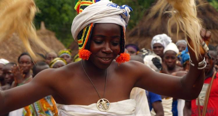 Masques dansants, guérisseurs animistes et rois traditionnels - DIAMIR Erlebnisreisen 8