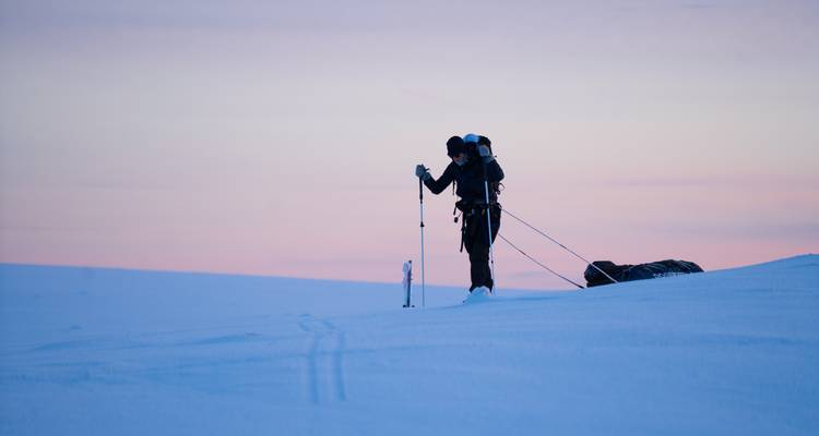Ski de Trek et plaisirs de l'hiver dans les forêts et collines reculées de Suède - Do the North 7