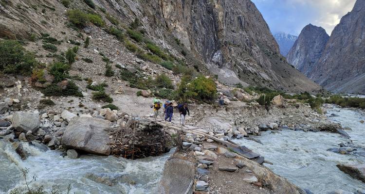 Caminata al campamento base de Charakusa - K7 - Beyond the Valley  4