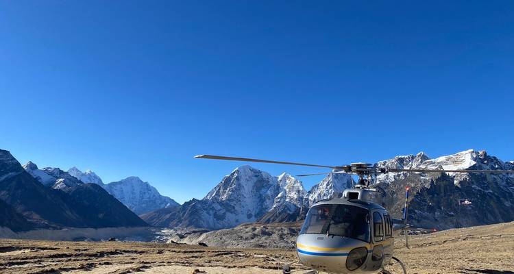 Circuito en helicóptero al campamento base del Everest - Ace the Himalaya 1