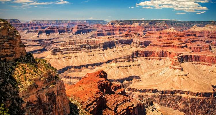 Grand-Canyon-Landschaft unter klarem Himmel.