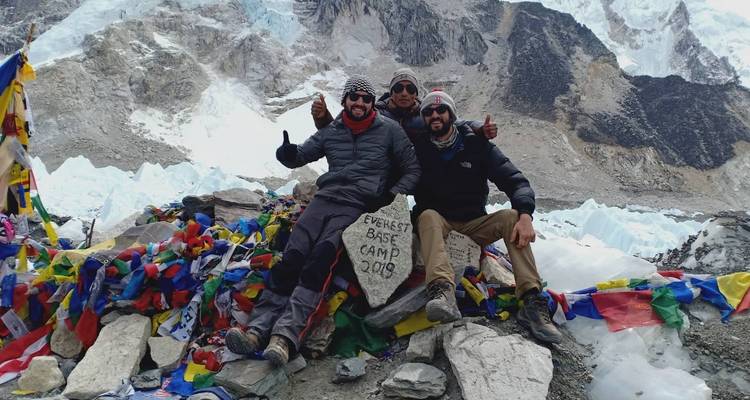 Trek au camp de base de l'Everest et retour en hélicoptère - Himalayan Trekking & Tours 1