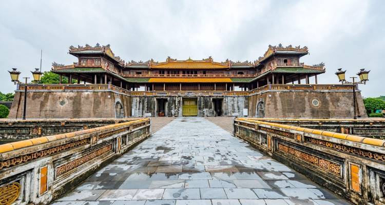 De majestueuze Keizerlijke Stad in Hue met indrukwekkende architectuur.